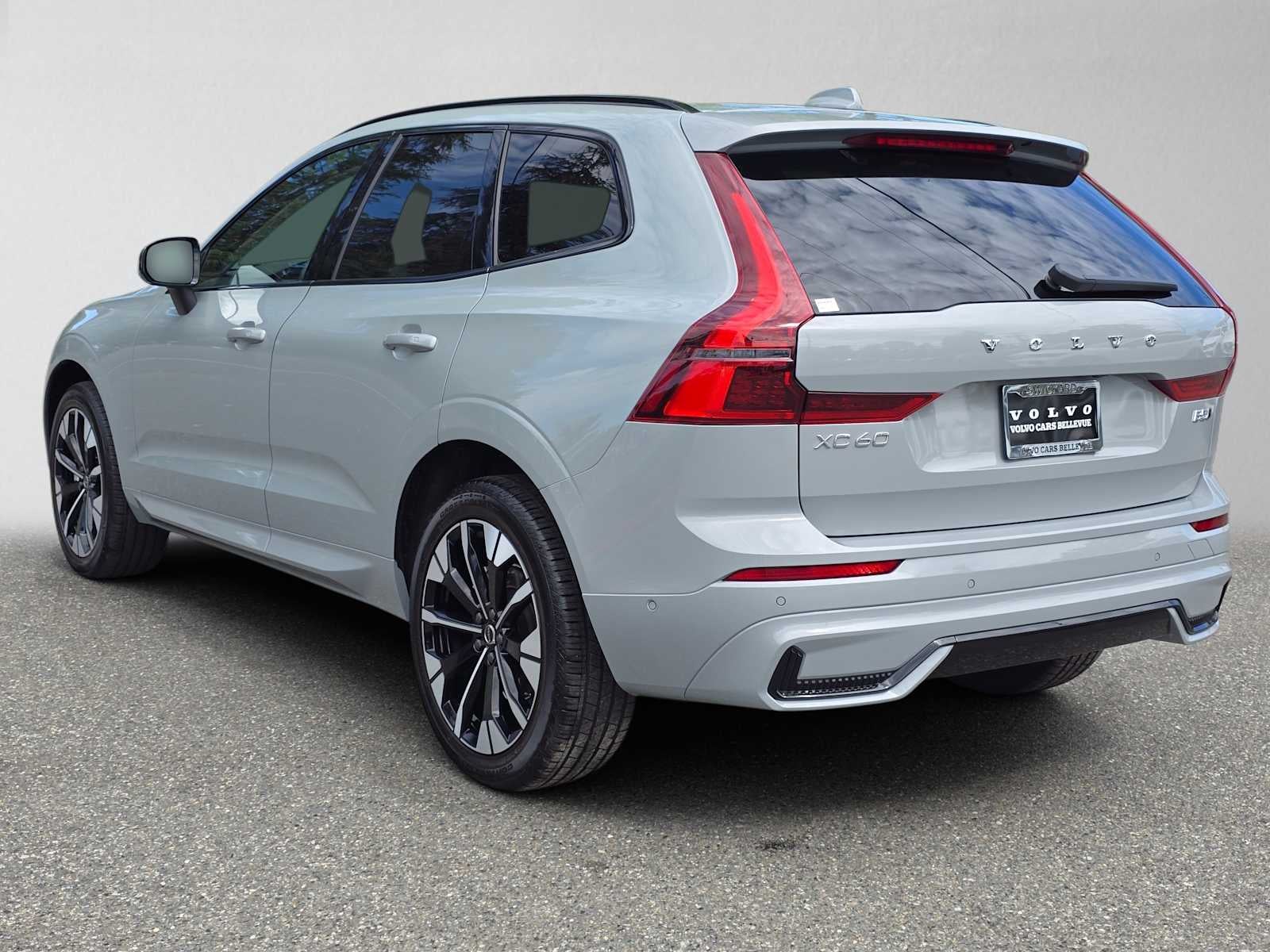 2026 Volvo XC60 Plus