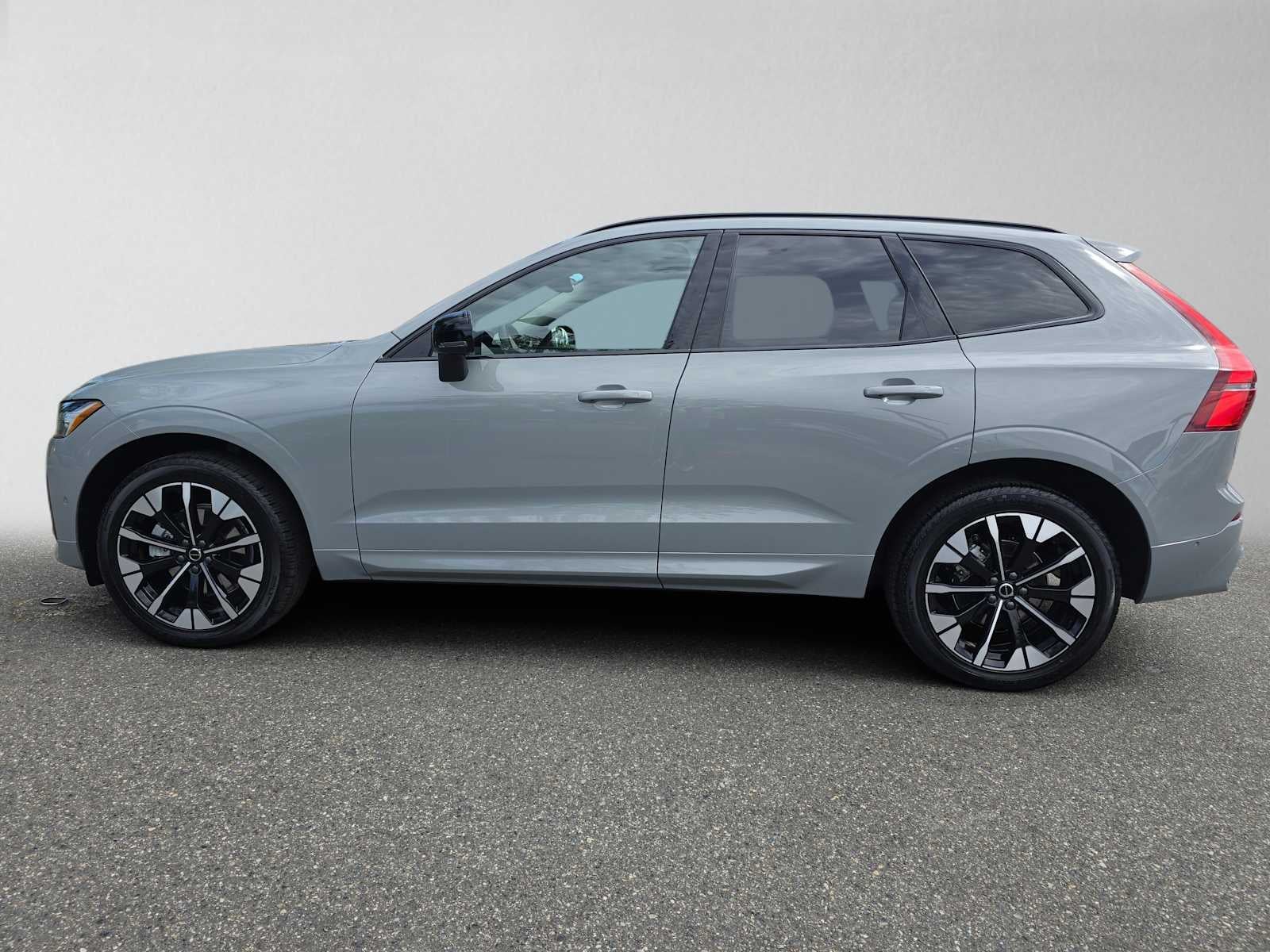 2026 Volvo XC60 Plus