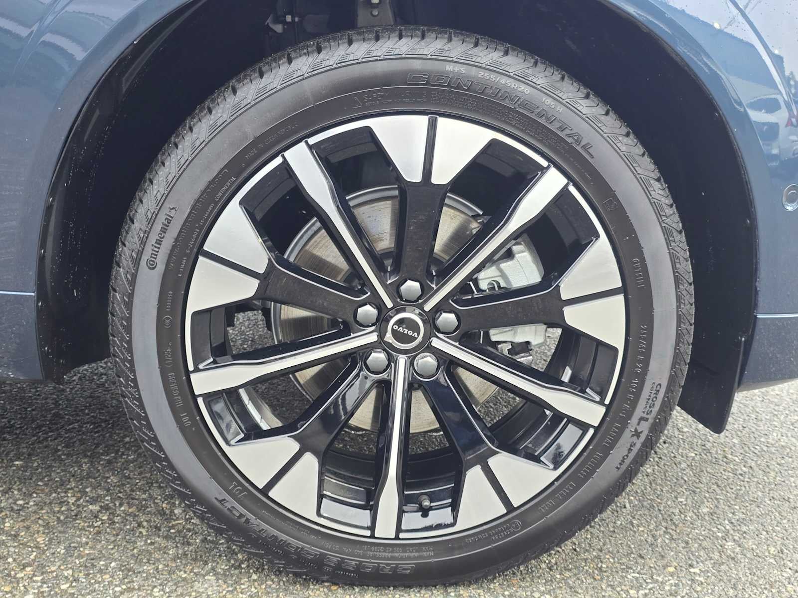 2026 Volvo XC60 Plus