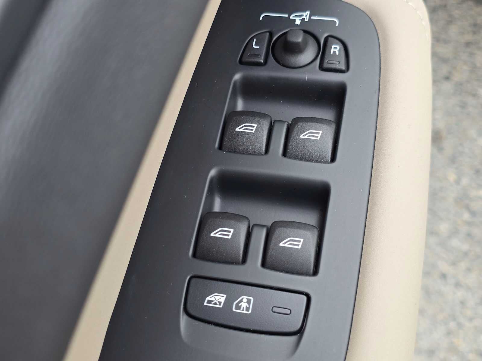 2026 Volvo XC60 Plus