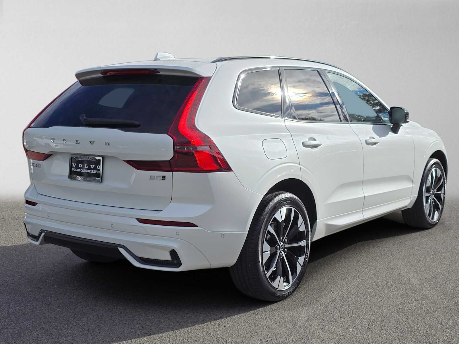 2026 Volvo XC60 Plus