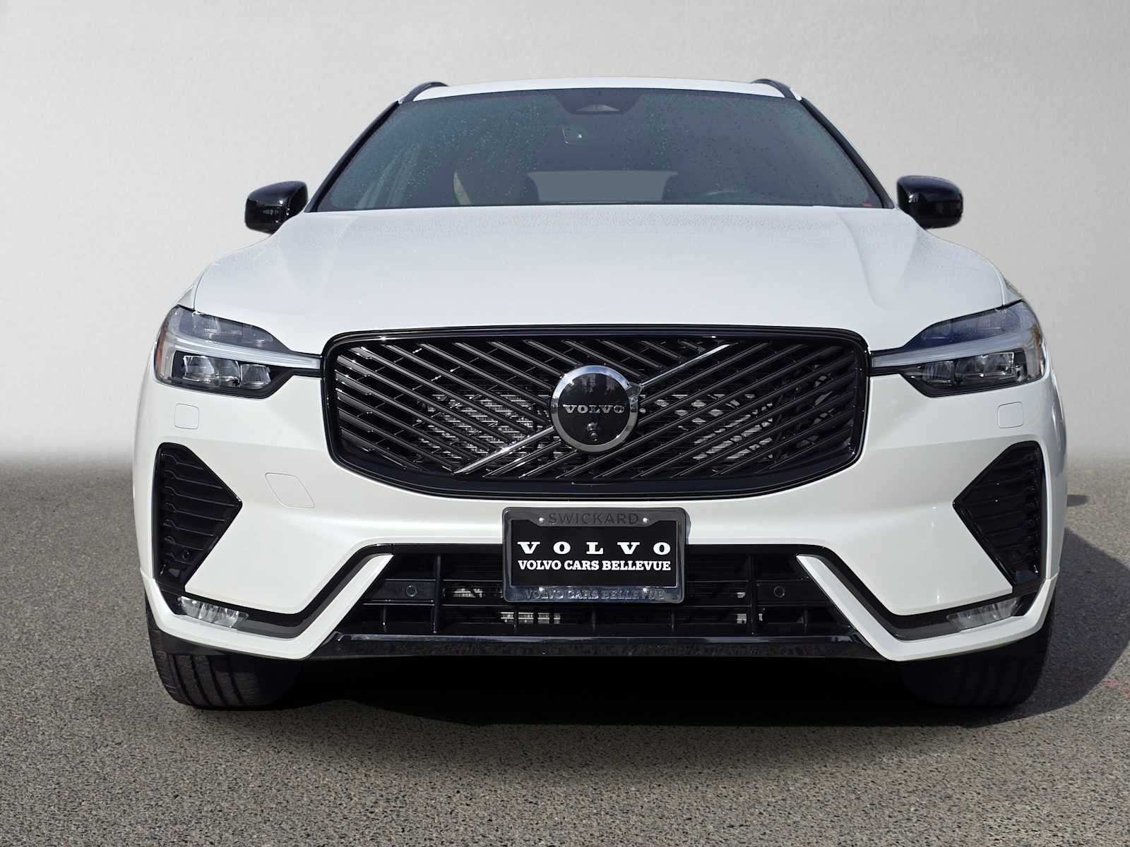 2026 Volvo XC60 Plus