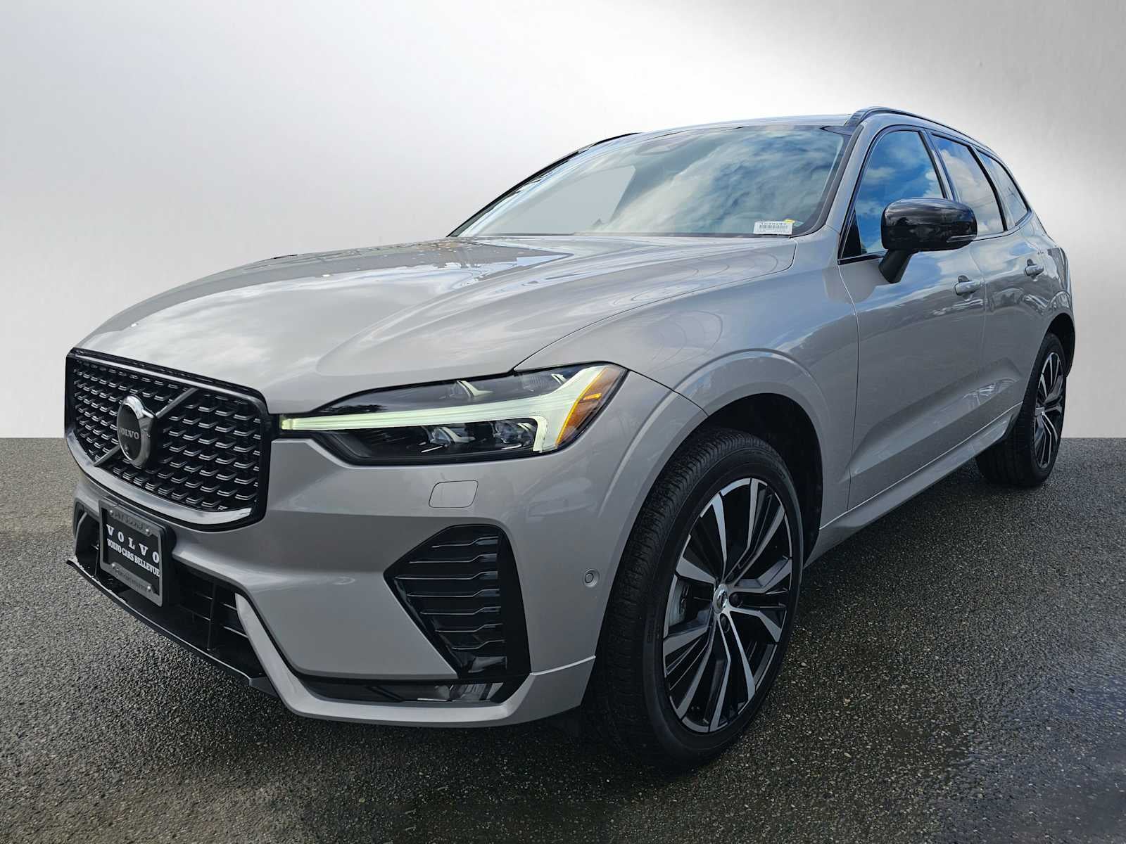 2025 Volvo XC60 Plus