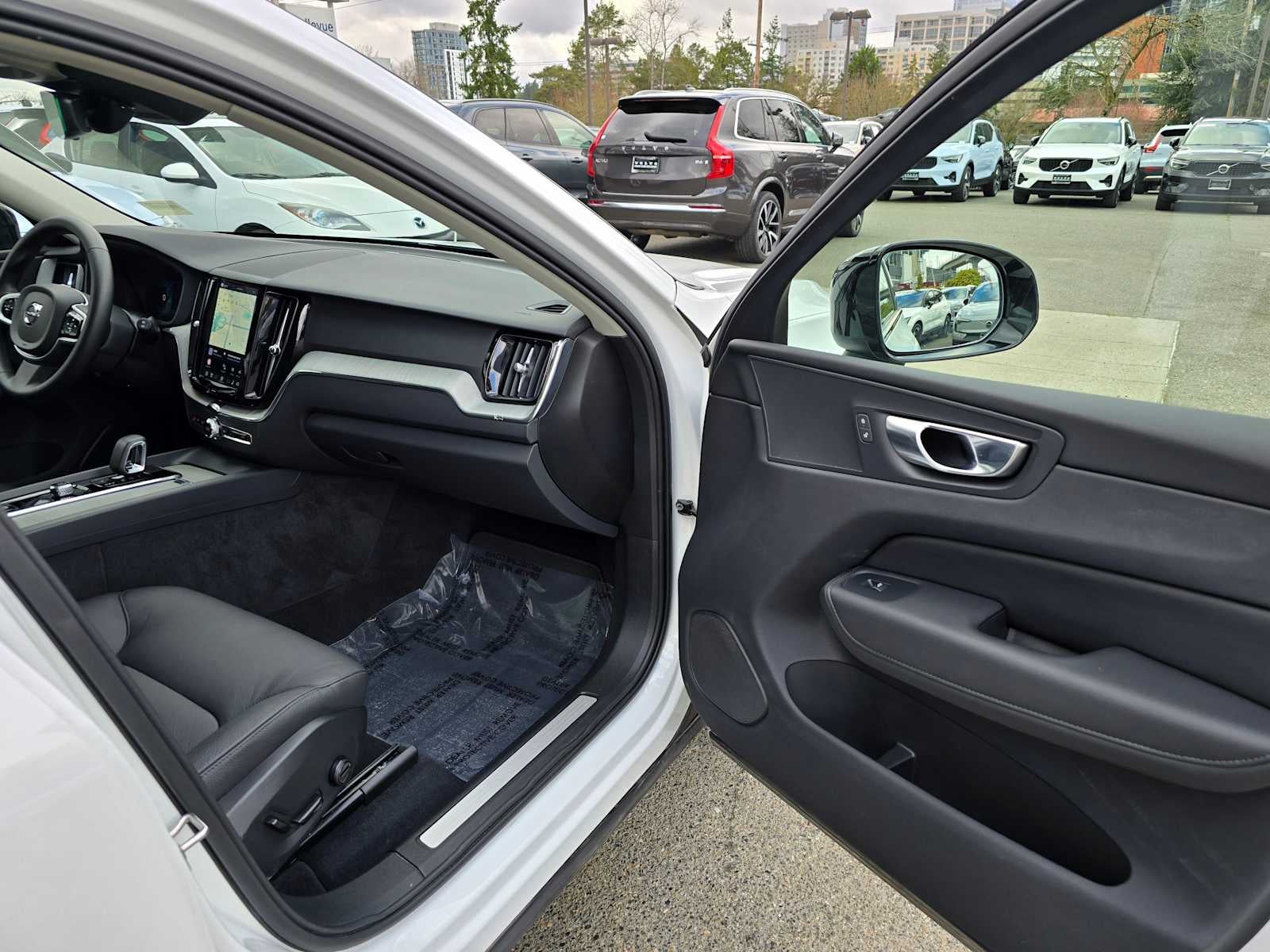 2025 Volvo XC60 Plus