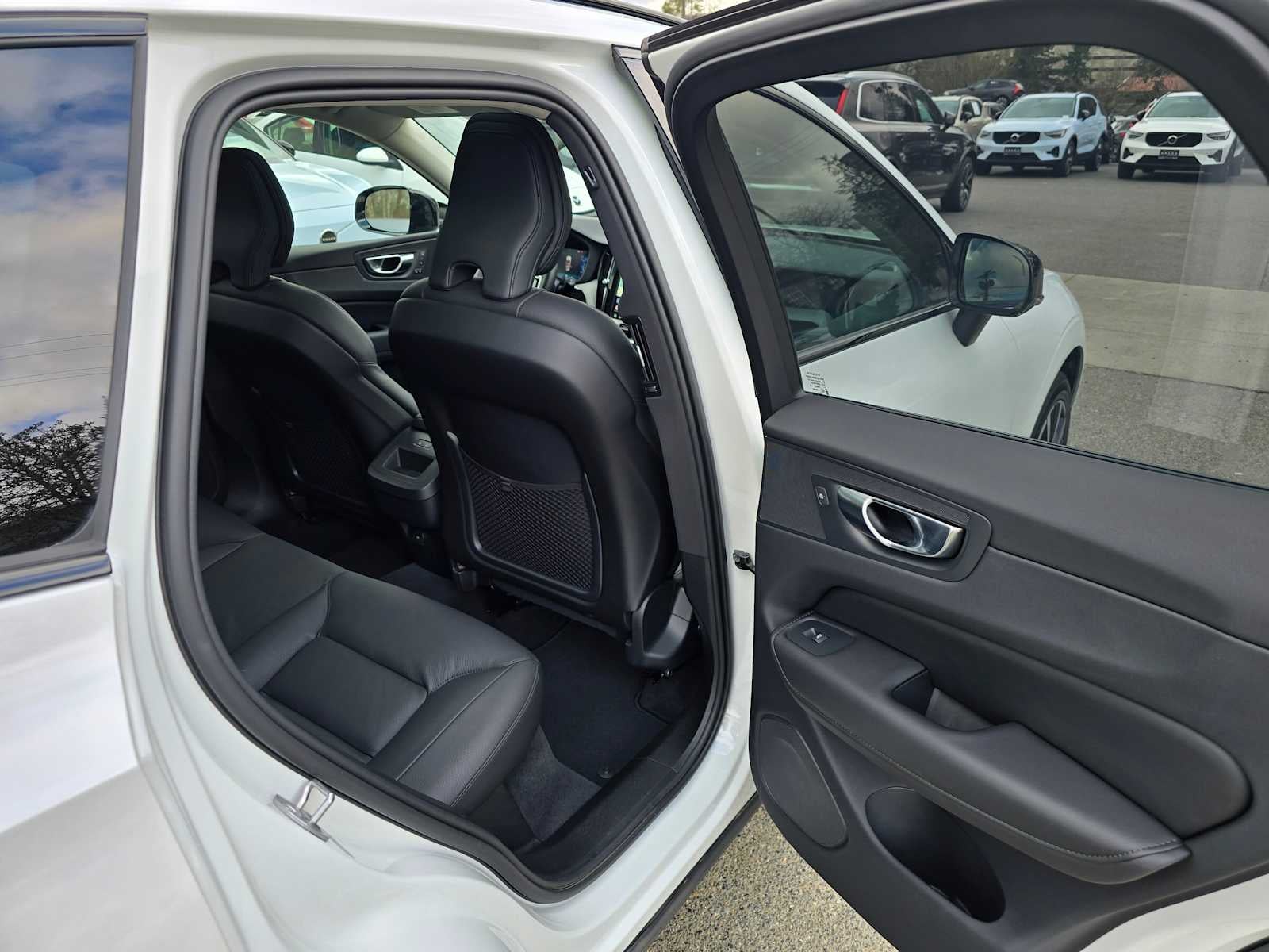 2025 Volvo XC60 Plus