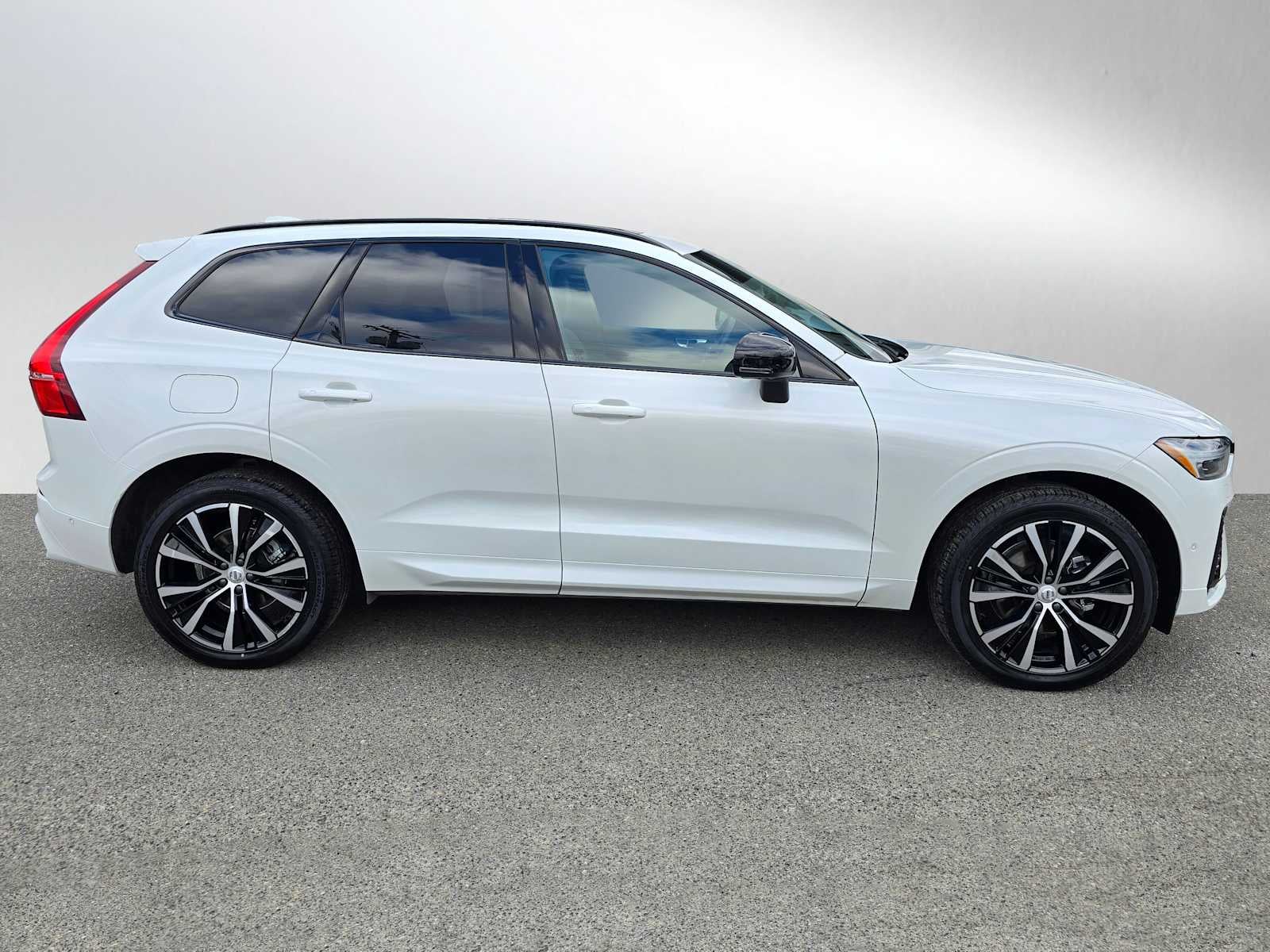 2025 Volvo XC60 Plus