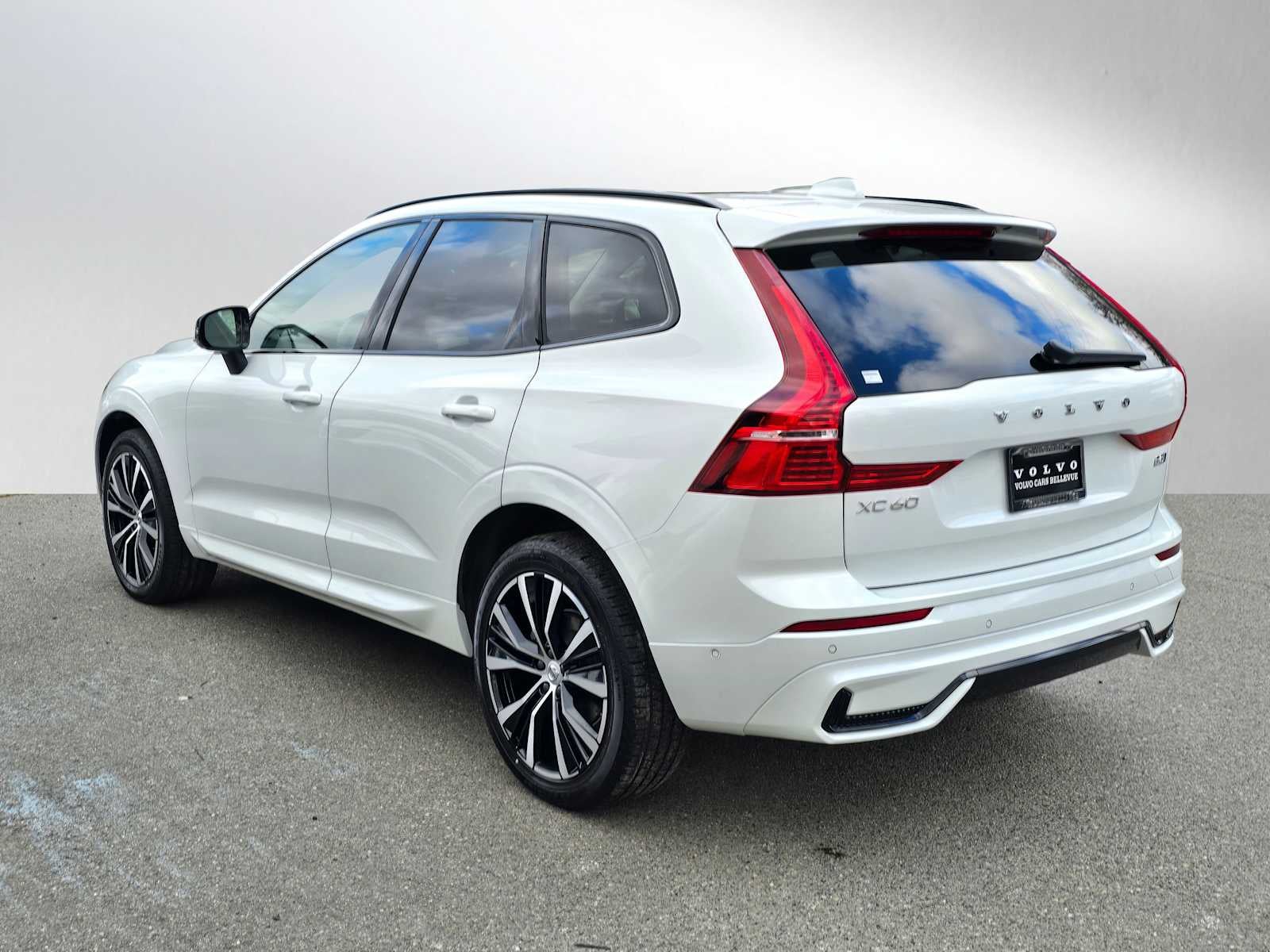 2025 Volvo XC60 Plus