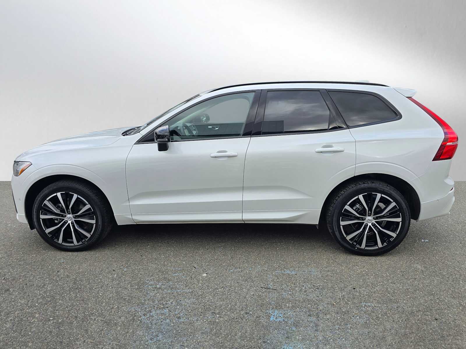 2025 Volvo XC60 Plus