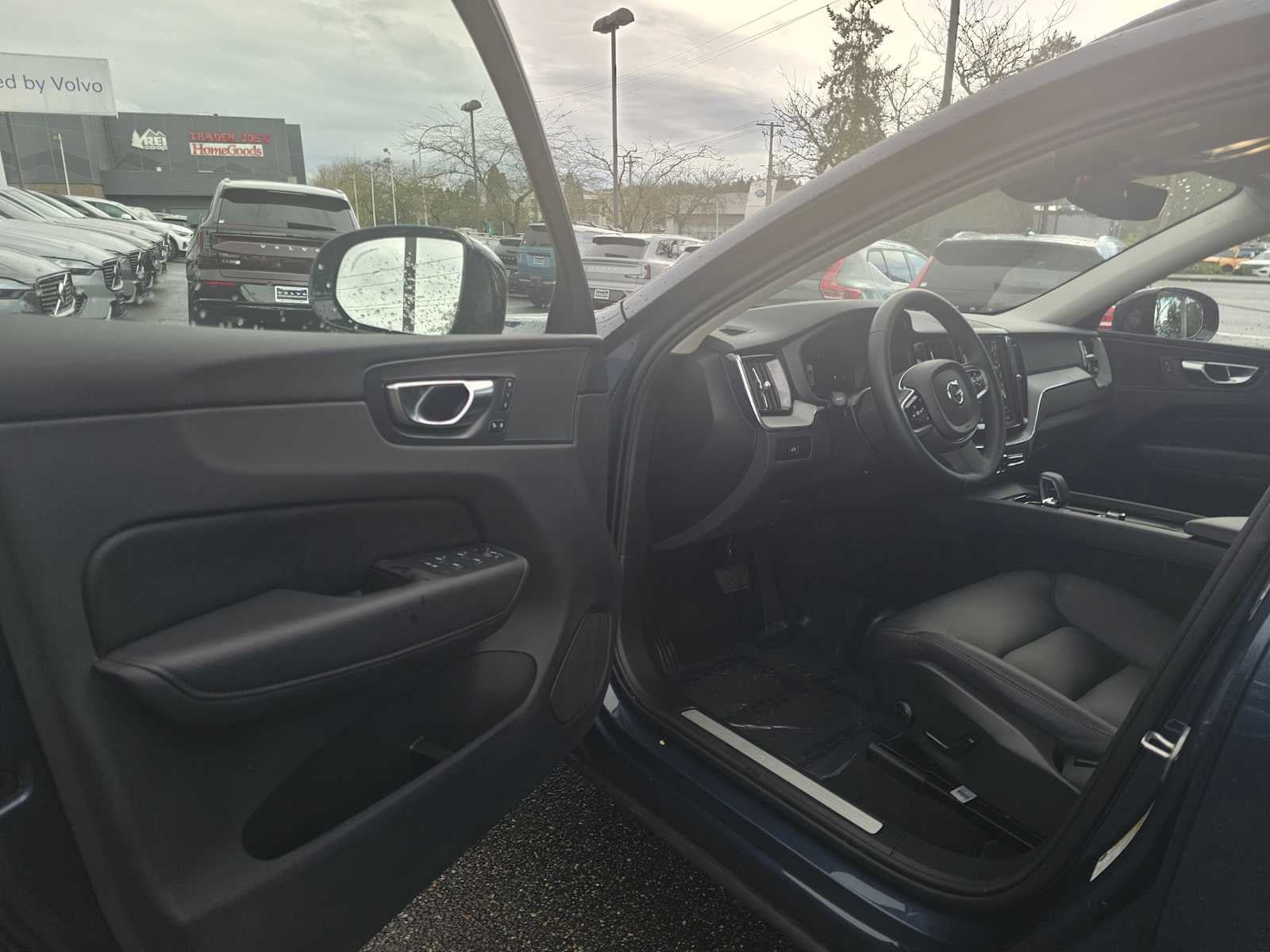 2025 Volvo XC60 Plus