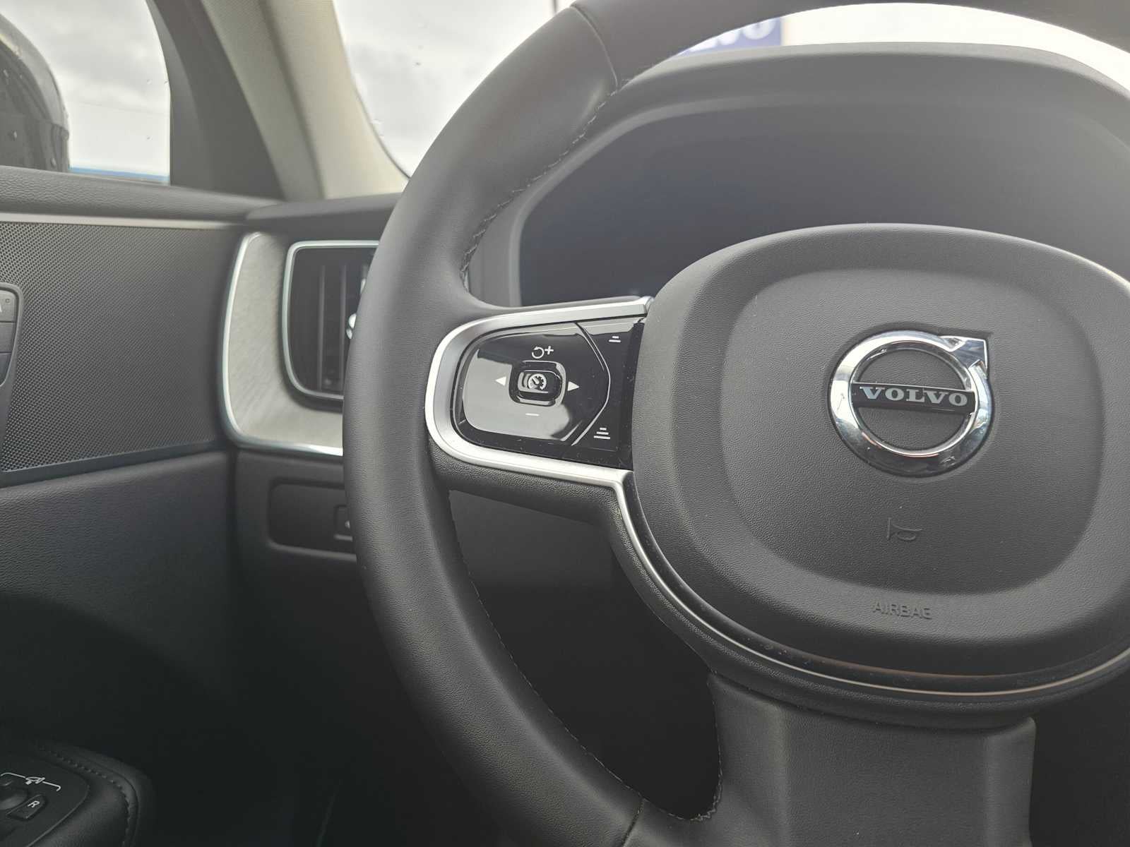 2025 Volvo XC60 Plus