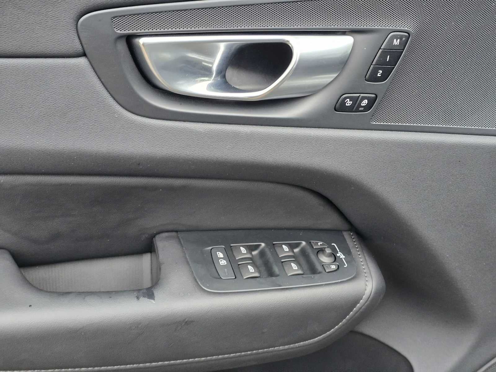 2025 Volvo XC60 Plus