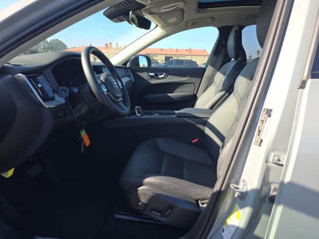 2025 Volvo XC60 Plus