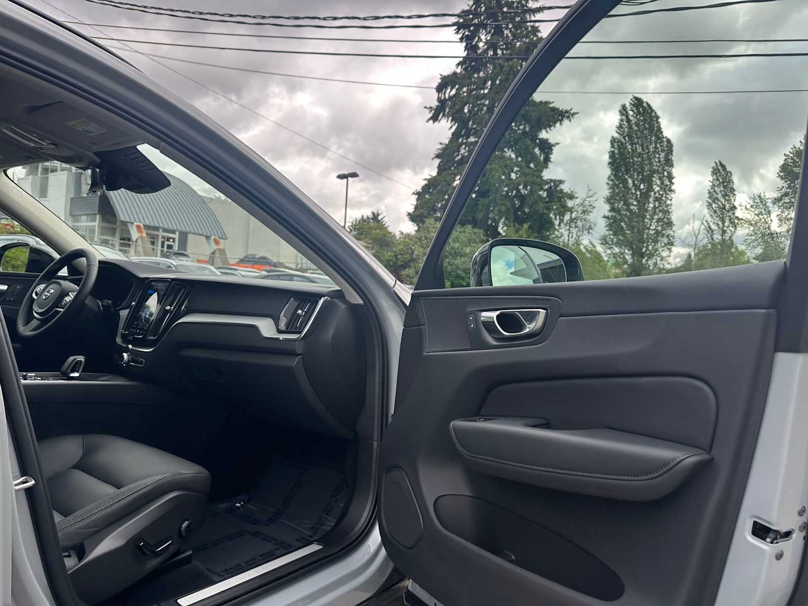 2025 Volvo XC60 Plus