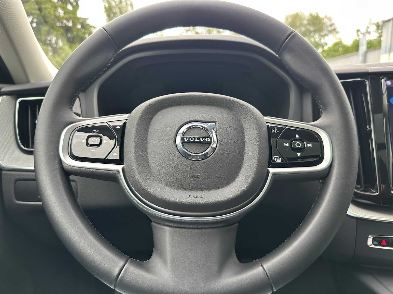 2025 Volvo XC60 Plus