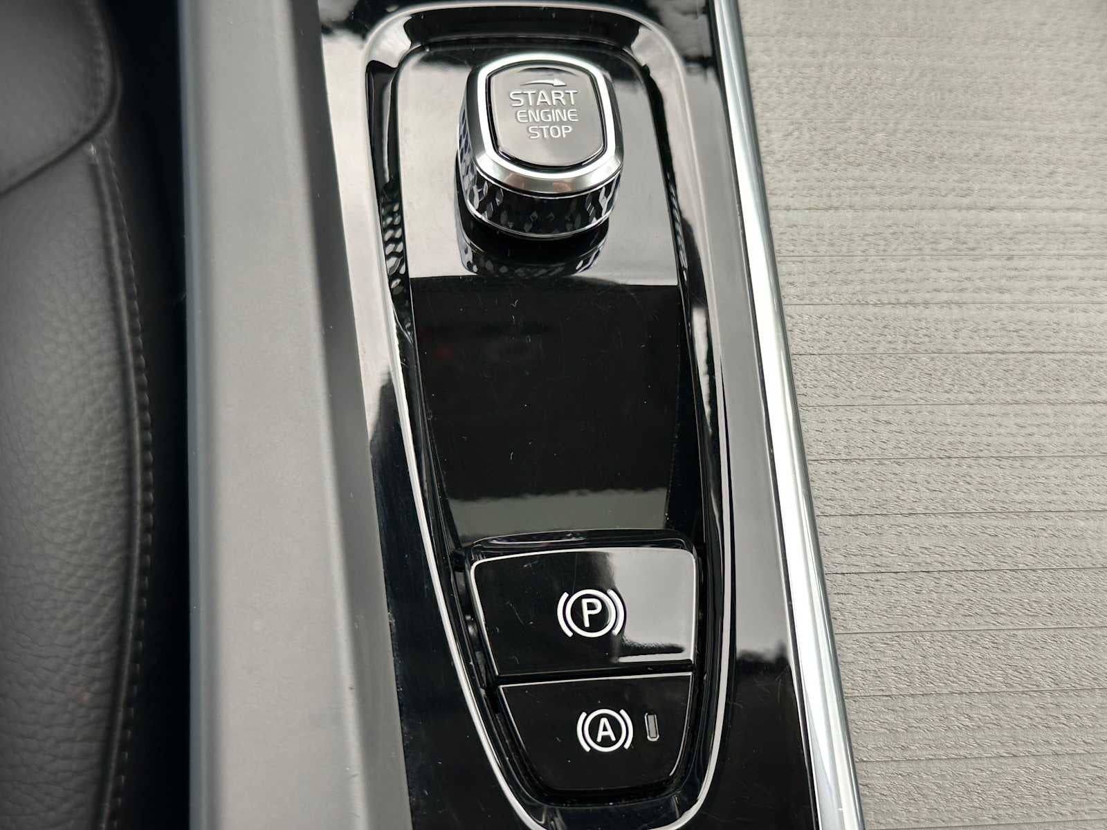 2025 Volvo XC60 Plus