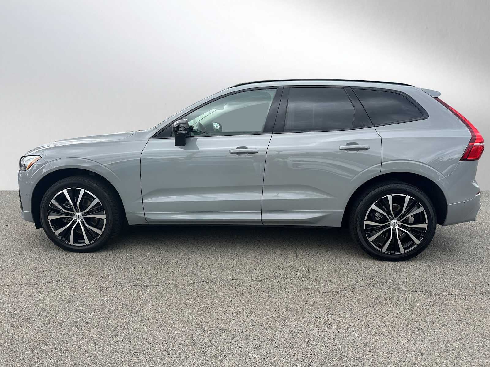 2025 Volvo XC60 Plus