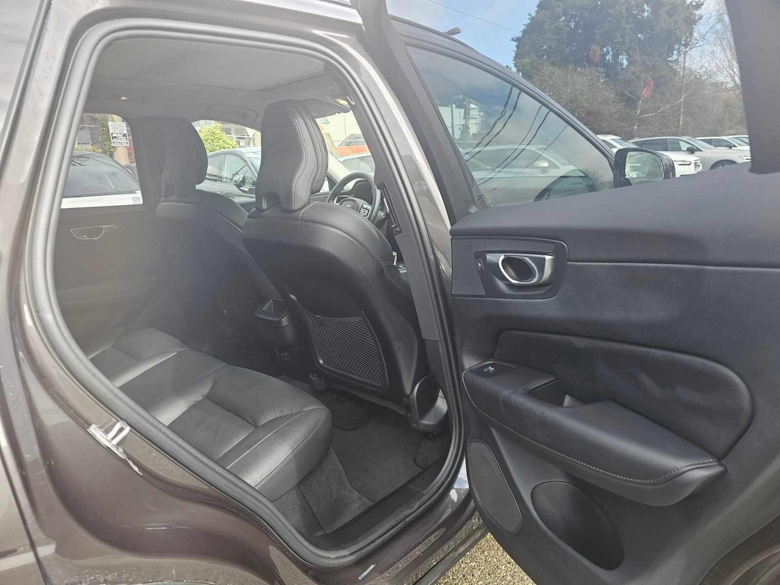 2025 Volvo XC60 Plus