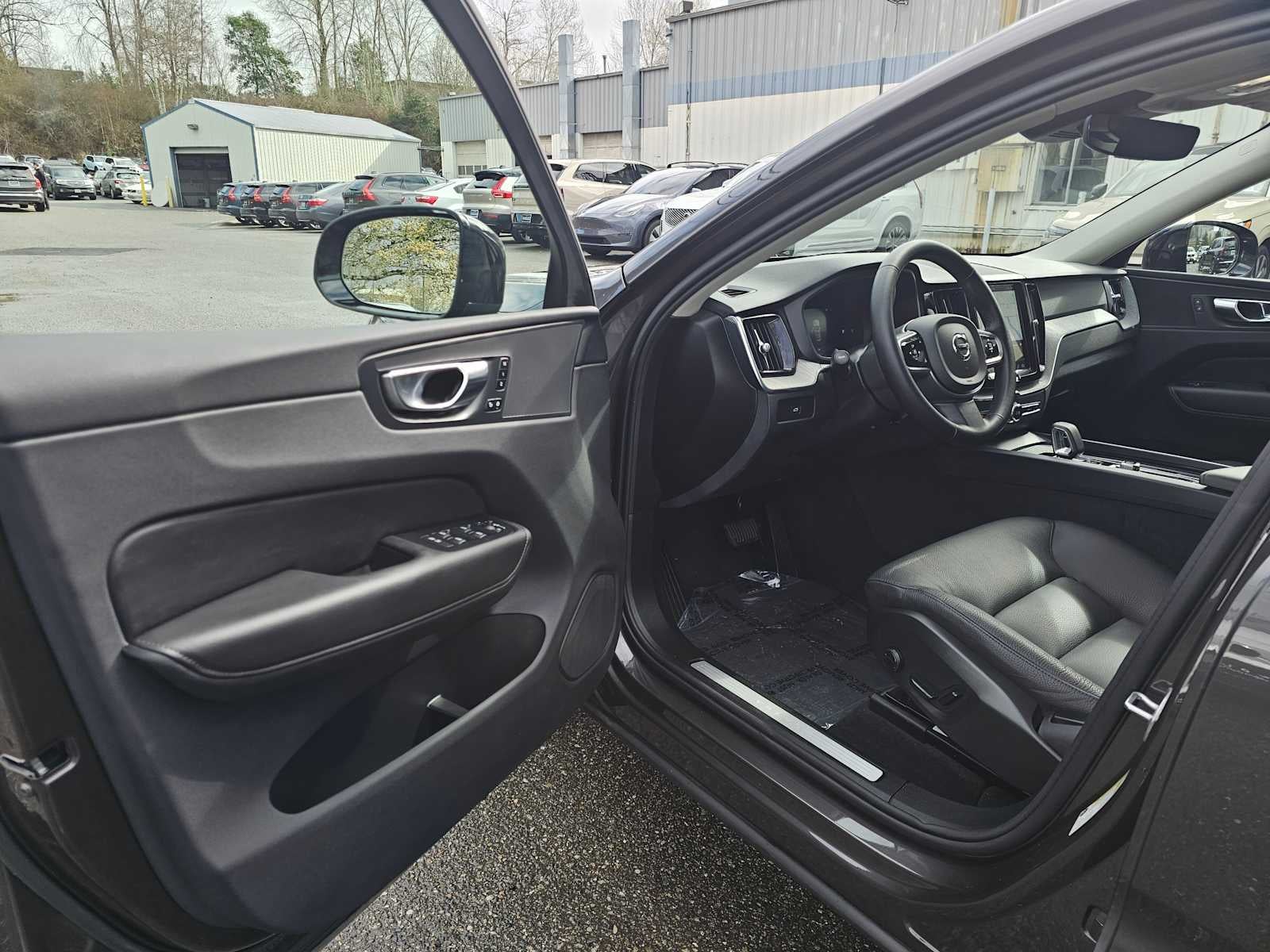 2025 Volvo XC60 Plus