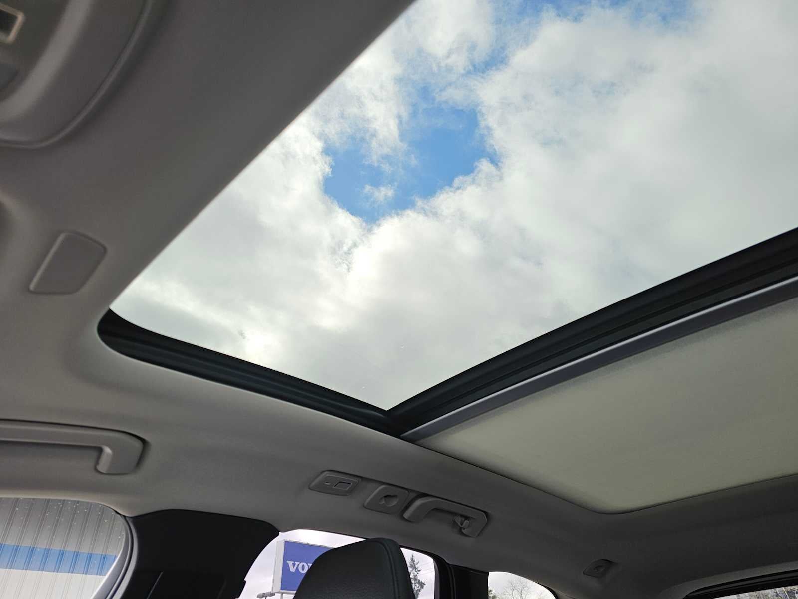 2025 Volvo XC60 Plus