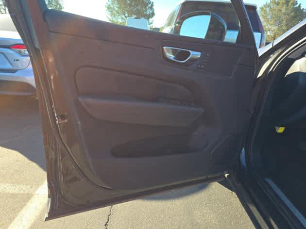 2025 Volvo XC60 Plus