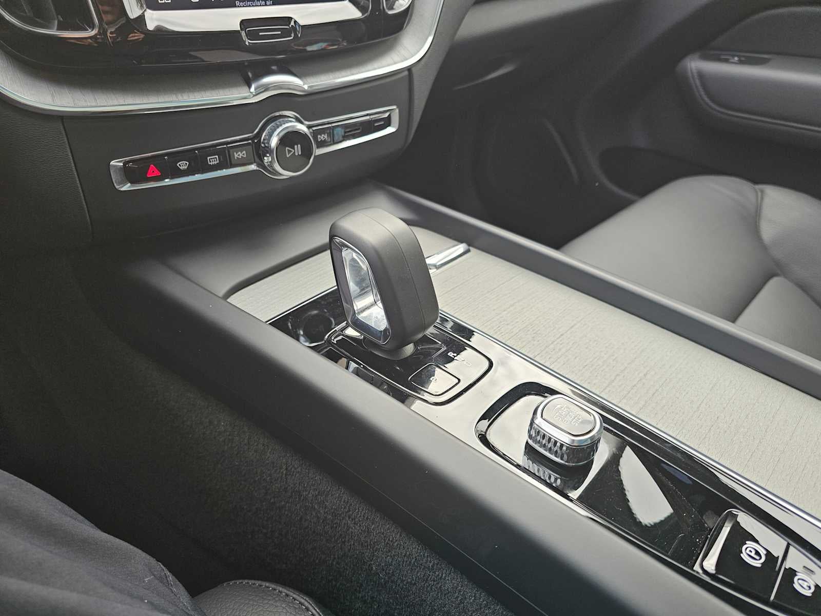 2025 Volvo XC60 Plus