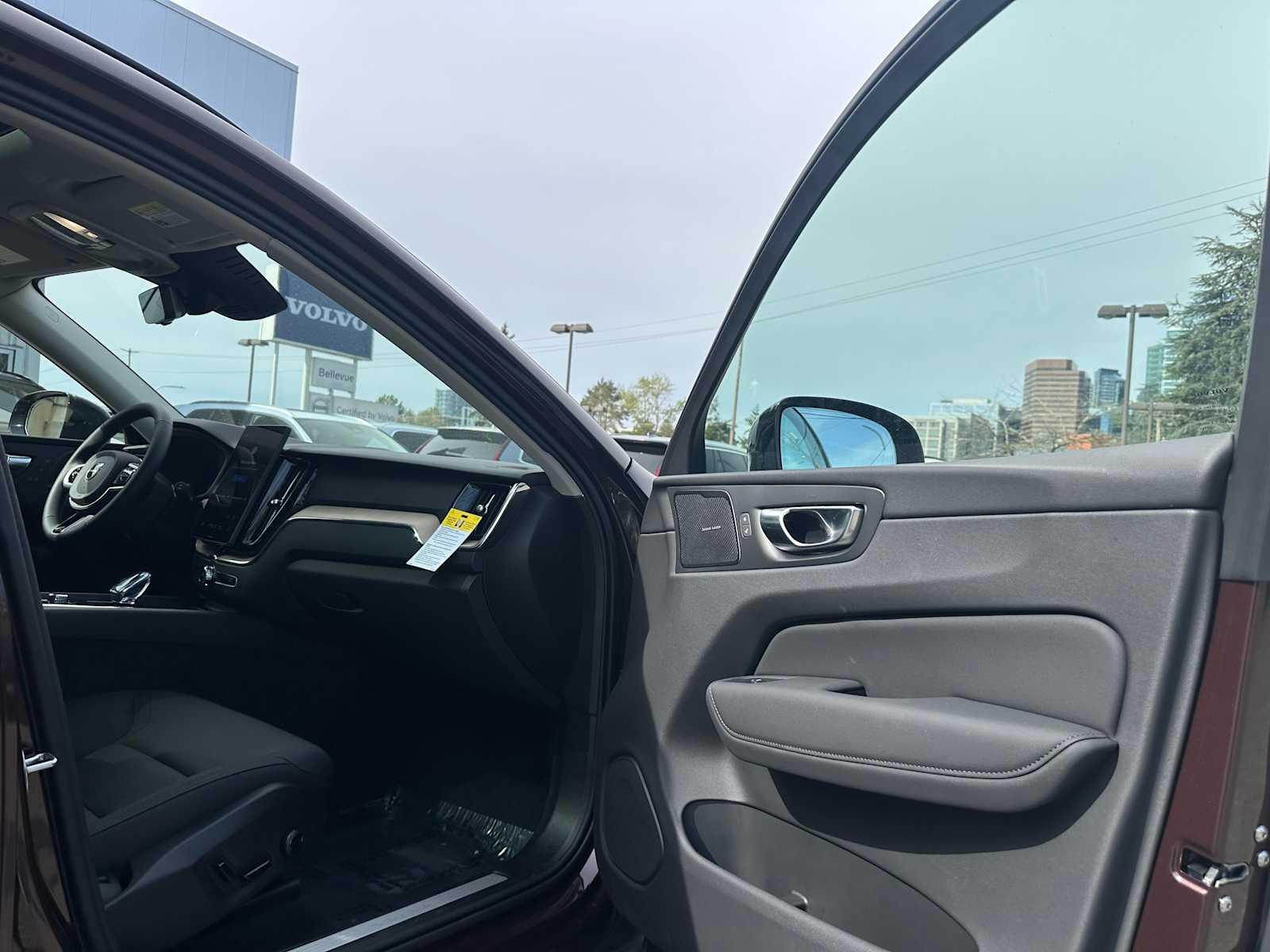 2026 Volvo XC60 Plus