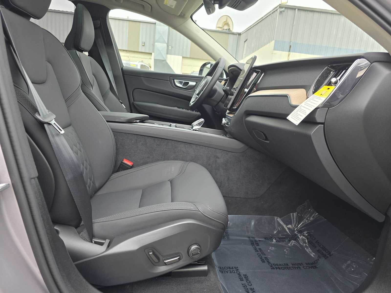 2026 Volvo XC60 Plus