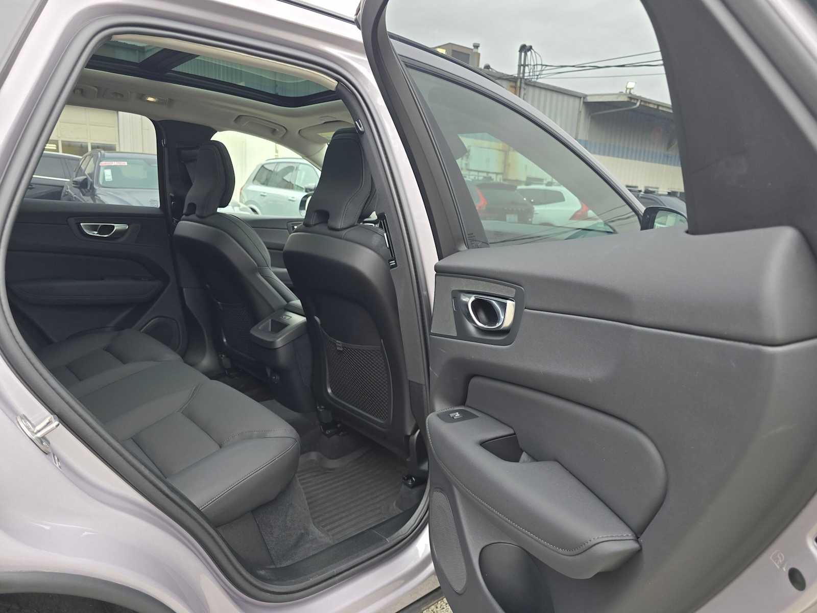 2026 Volvo XC60 Plus