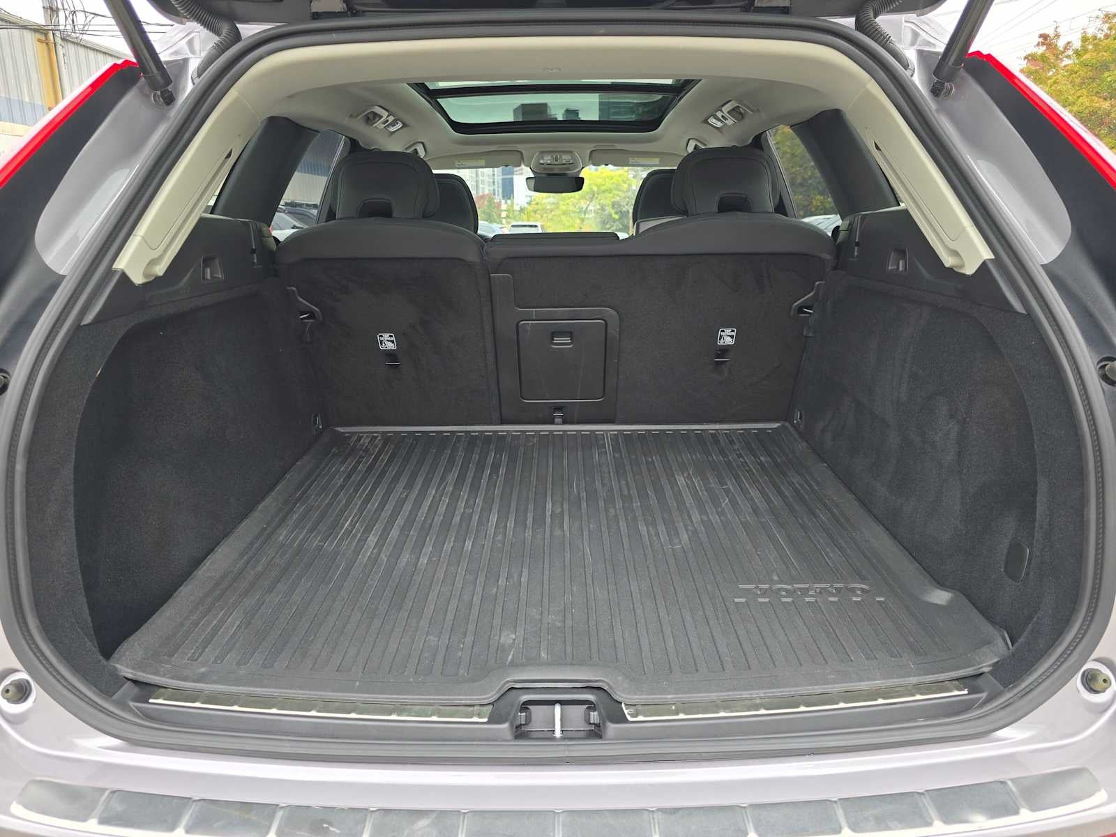 2026 Volvo XC60 Plus