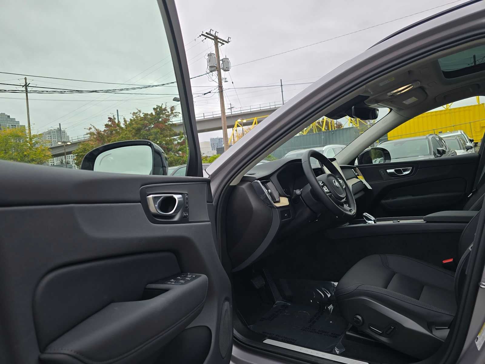 2026 Volvo XC60 Plus