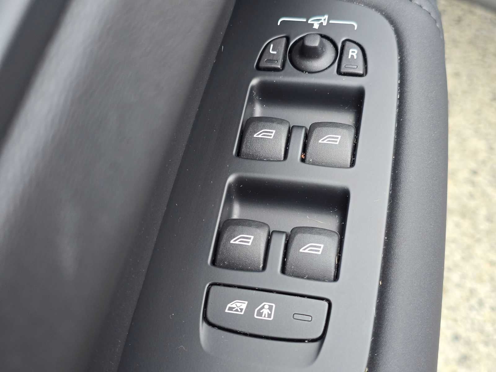2026 Volvo XC60 Plus
