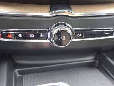 2026 Volvo XC60 Plus
