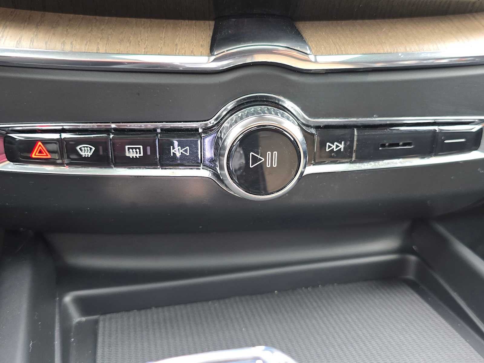 2026 Volvo XC60 Plus