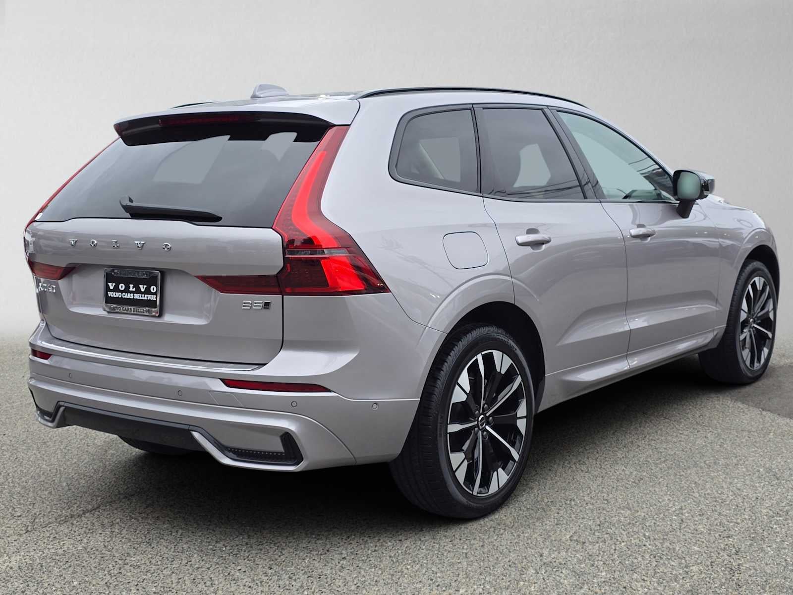 2026 Volvo XC60 Plus