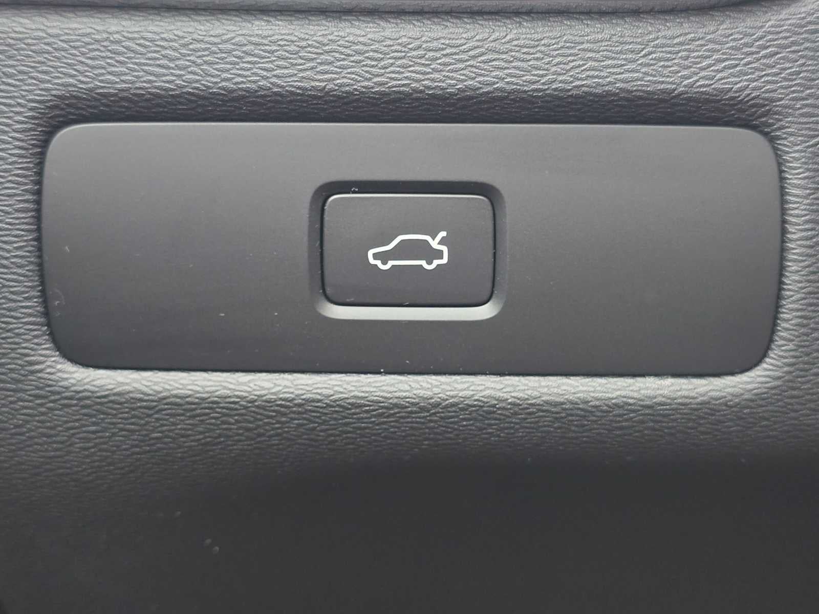 2026 Volvo XC60 Plus