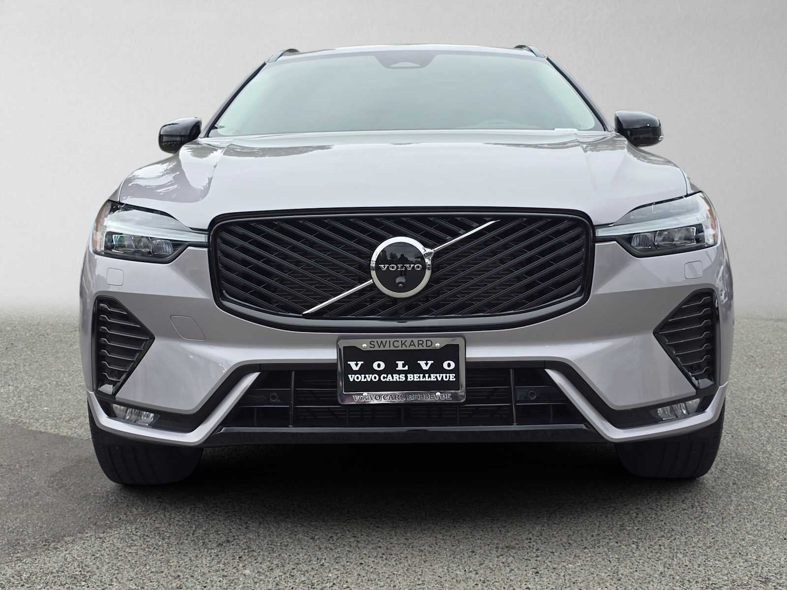 2026 Volvo XC60 Plus