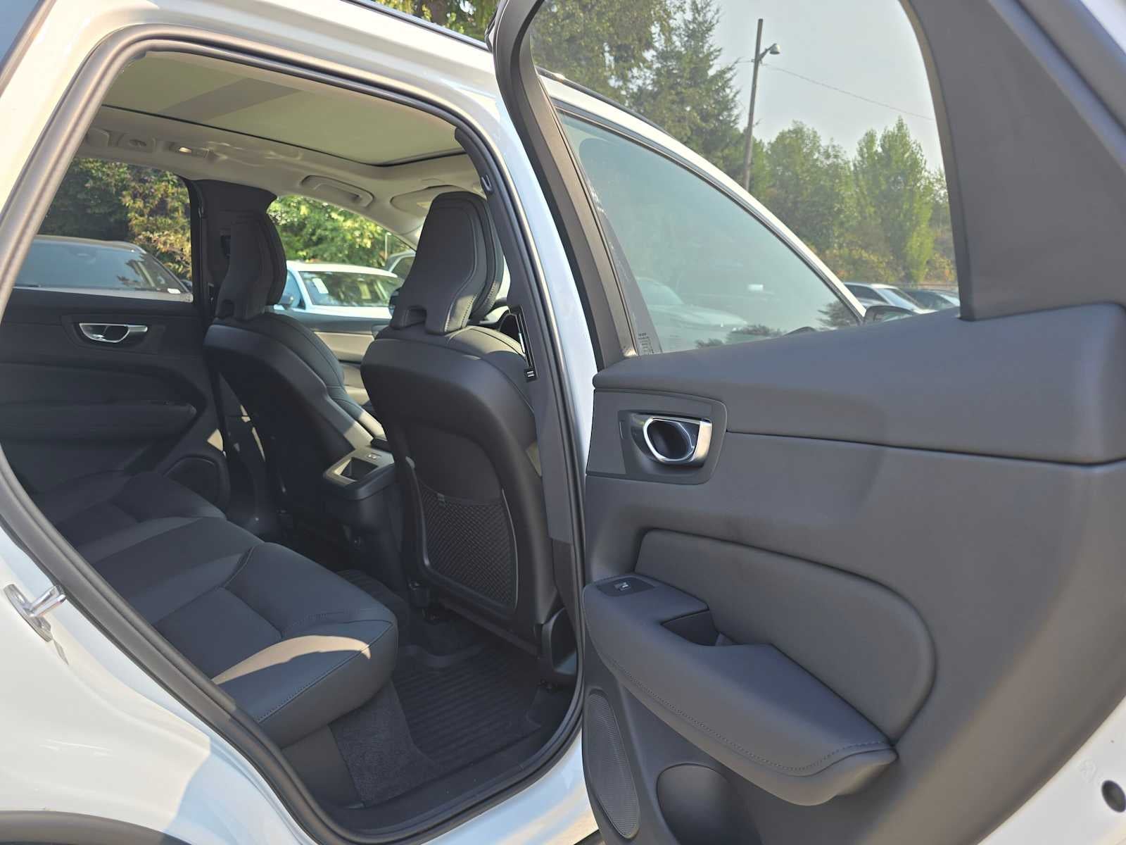 2026 Volvo XC60 Plus