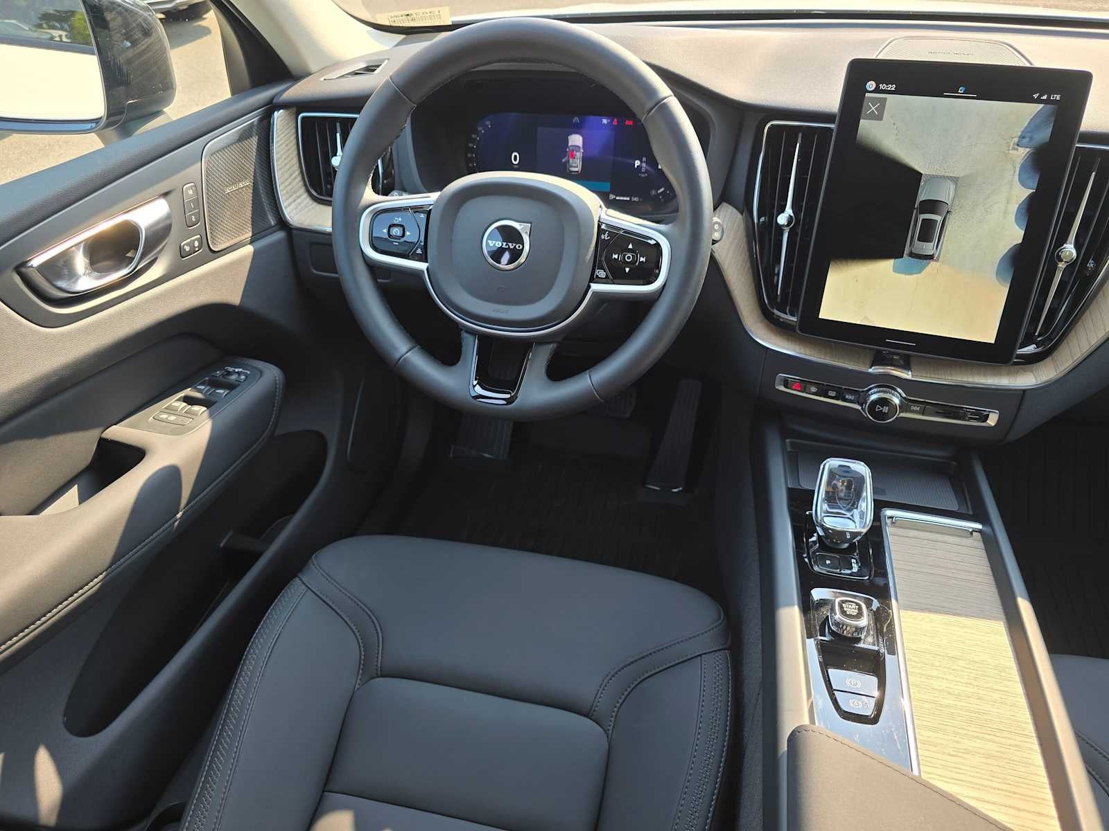 2026 Volvo XC60 Plus