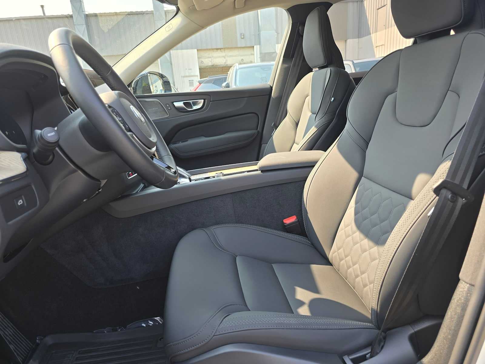 2026 Volvo XC60 Plus