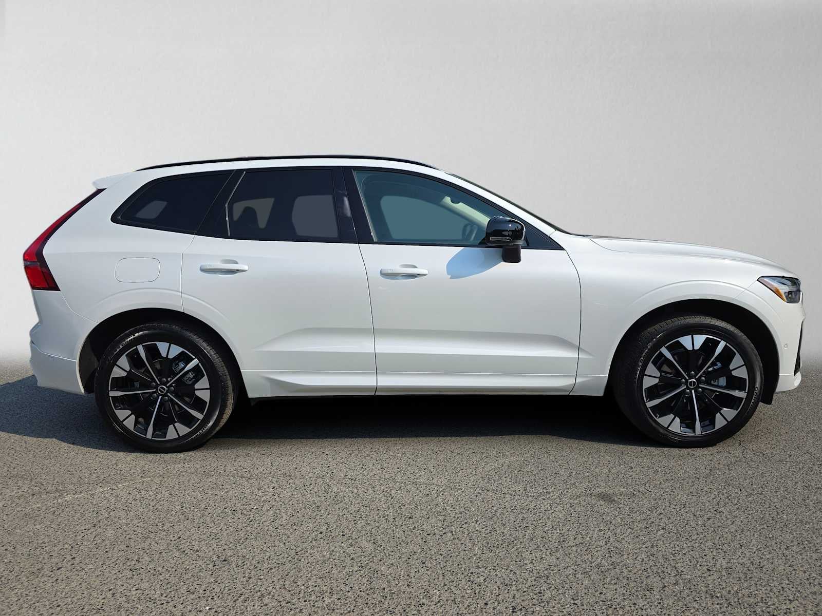 2026 Volvo XC60 Plus
