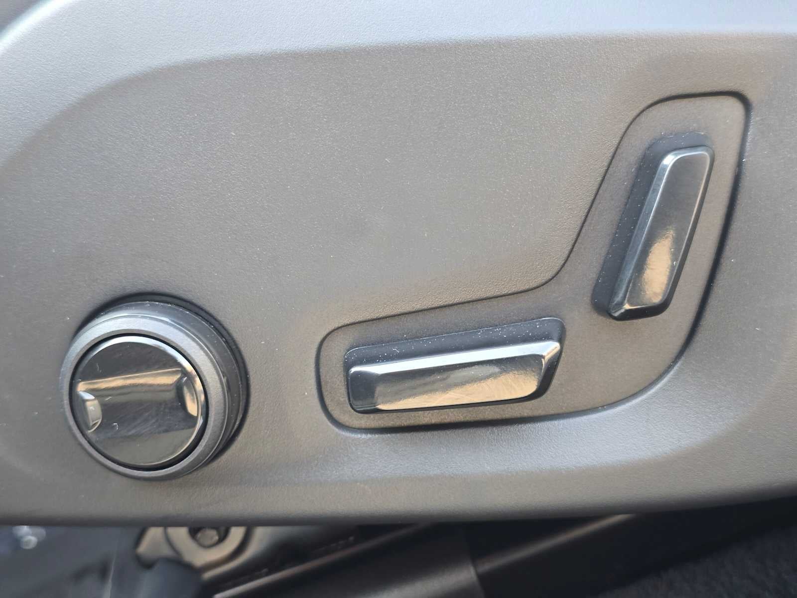 2026 Volvo XC60 Plus