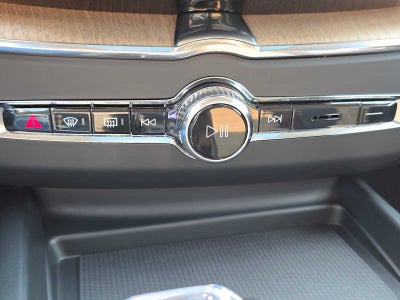 2026 Volvo XC60 Plus