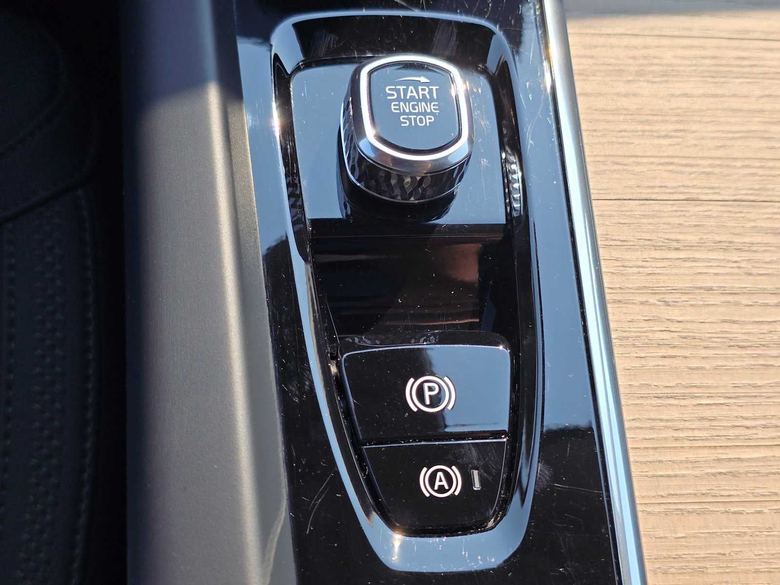 2026 Volvo XC60 Plus