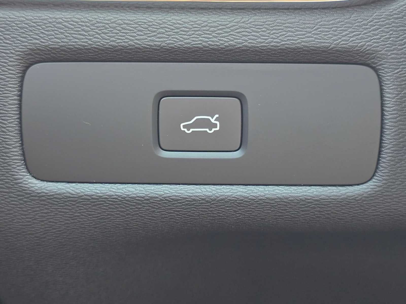 2026 Volvo XC60 Plus