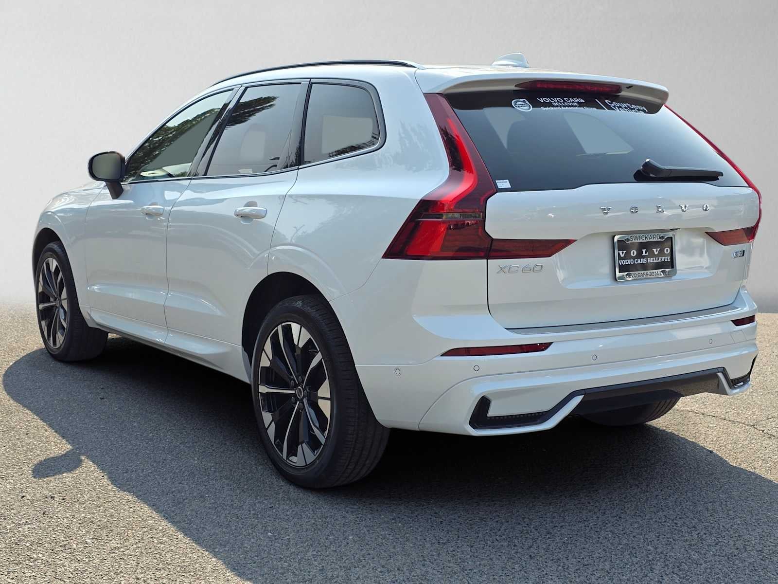 2026 Volvo XC60 Plus