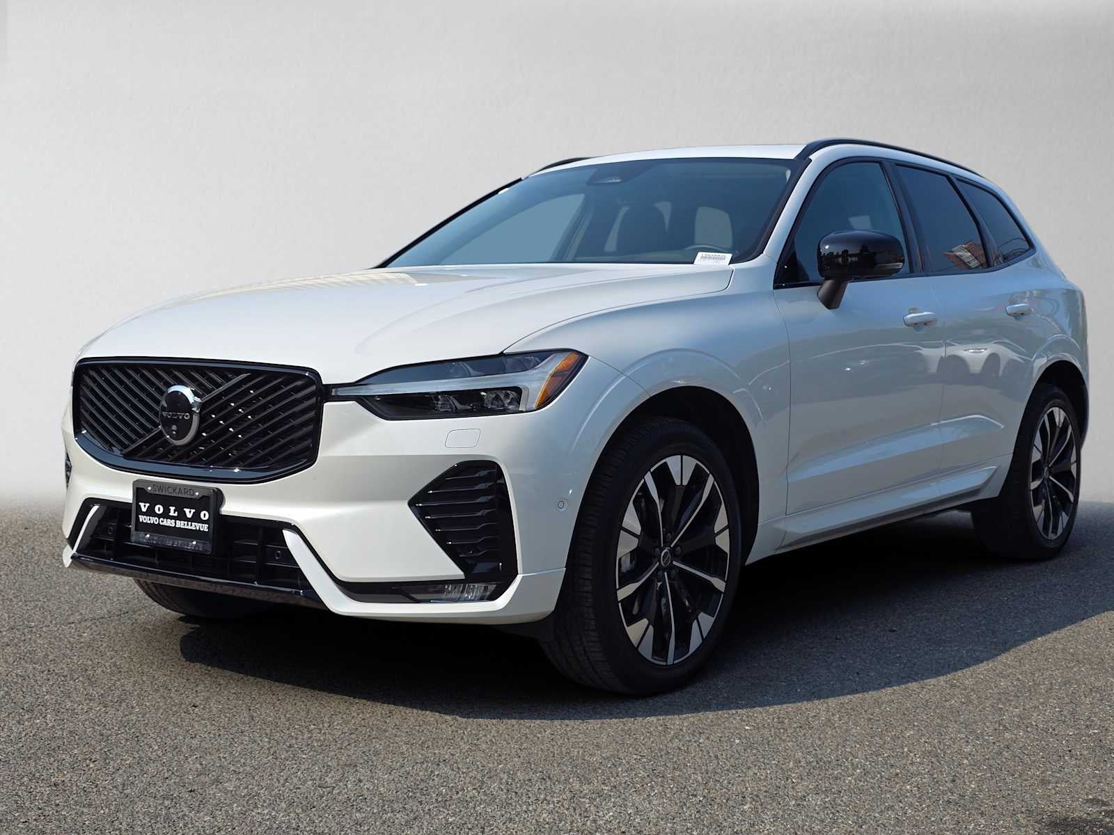 2026 Volvo XC60 Plus