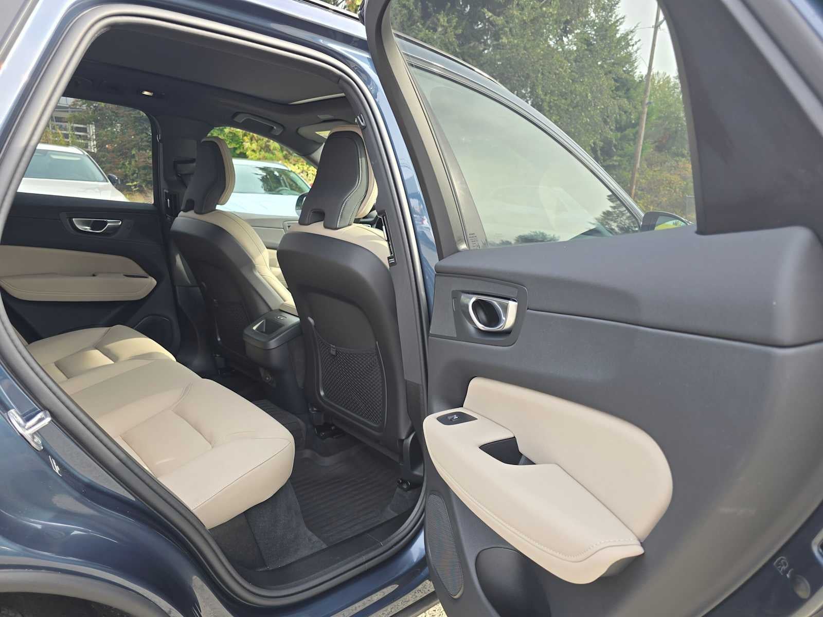 2026 Volvo XC60 Plus
