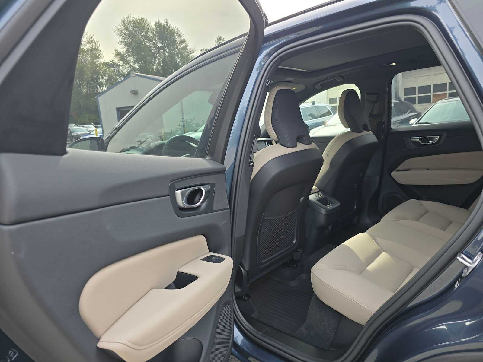 2026 Volvo XC60 Plus