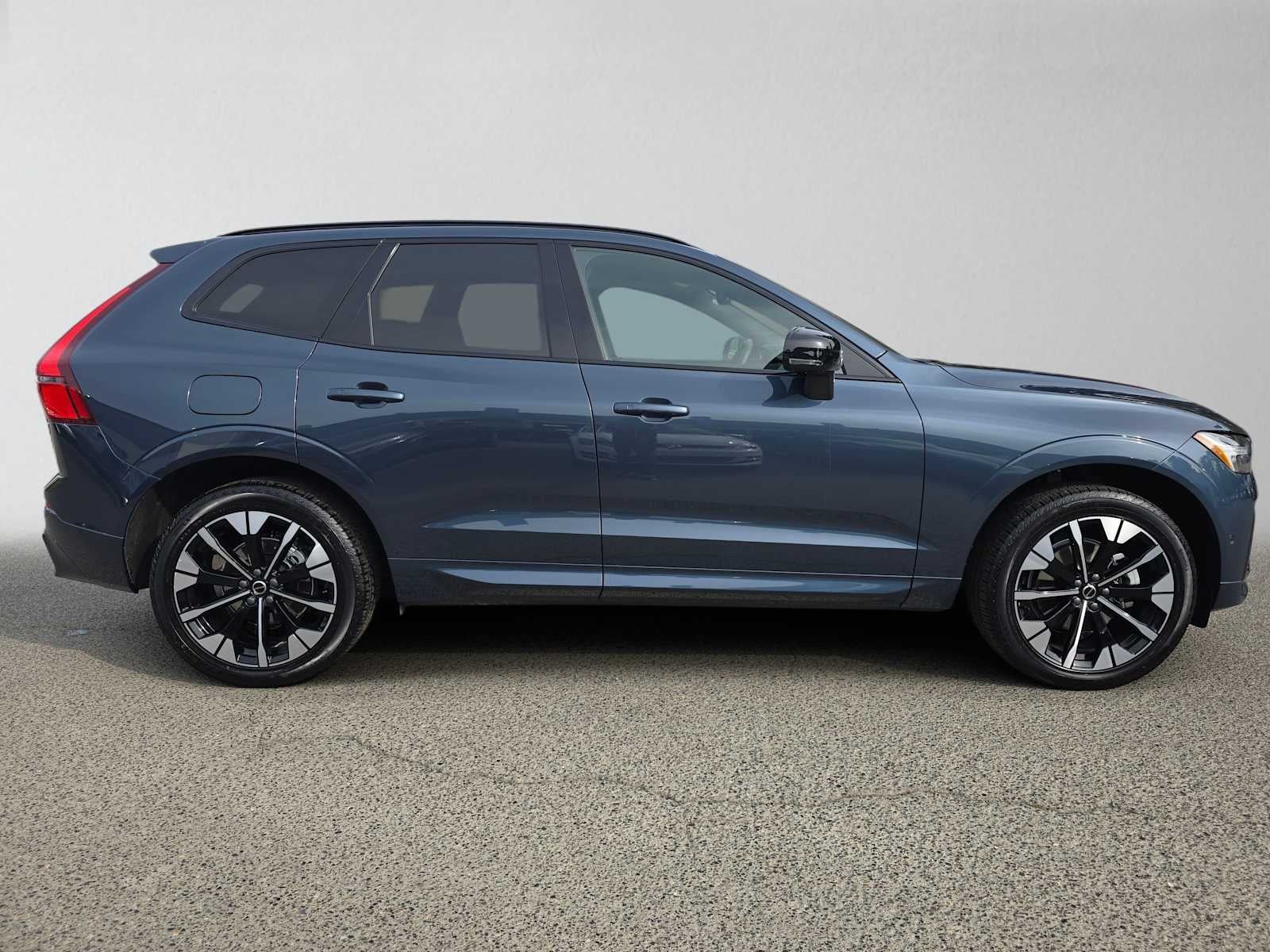 2026 Volvo XC60 Plus