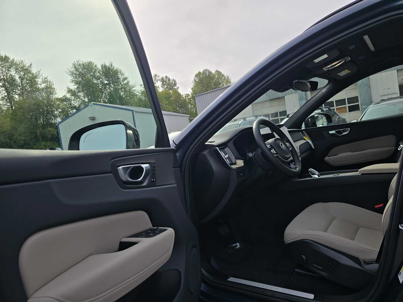 2026 Volvo XC60 Plus